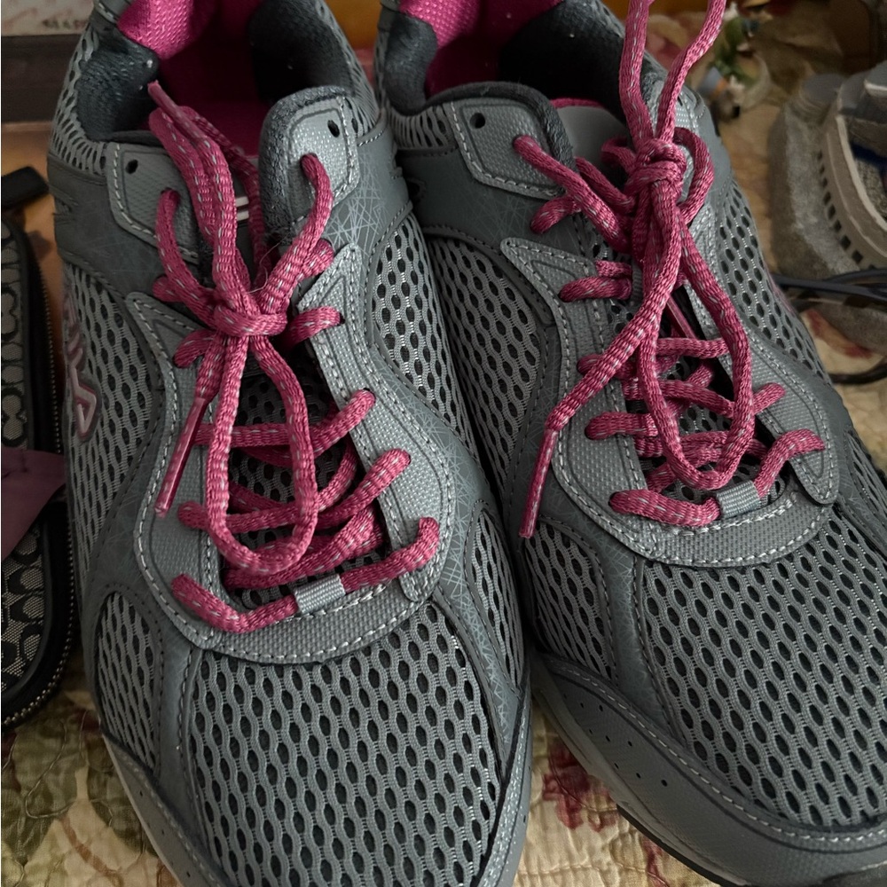 Fila Gray and Pink Women's Sneakers 9.5